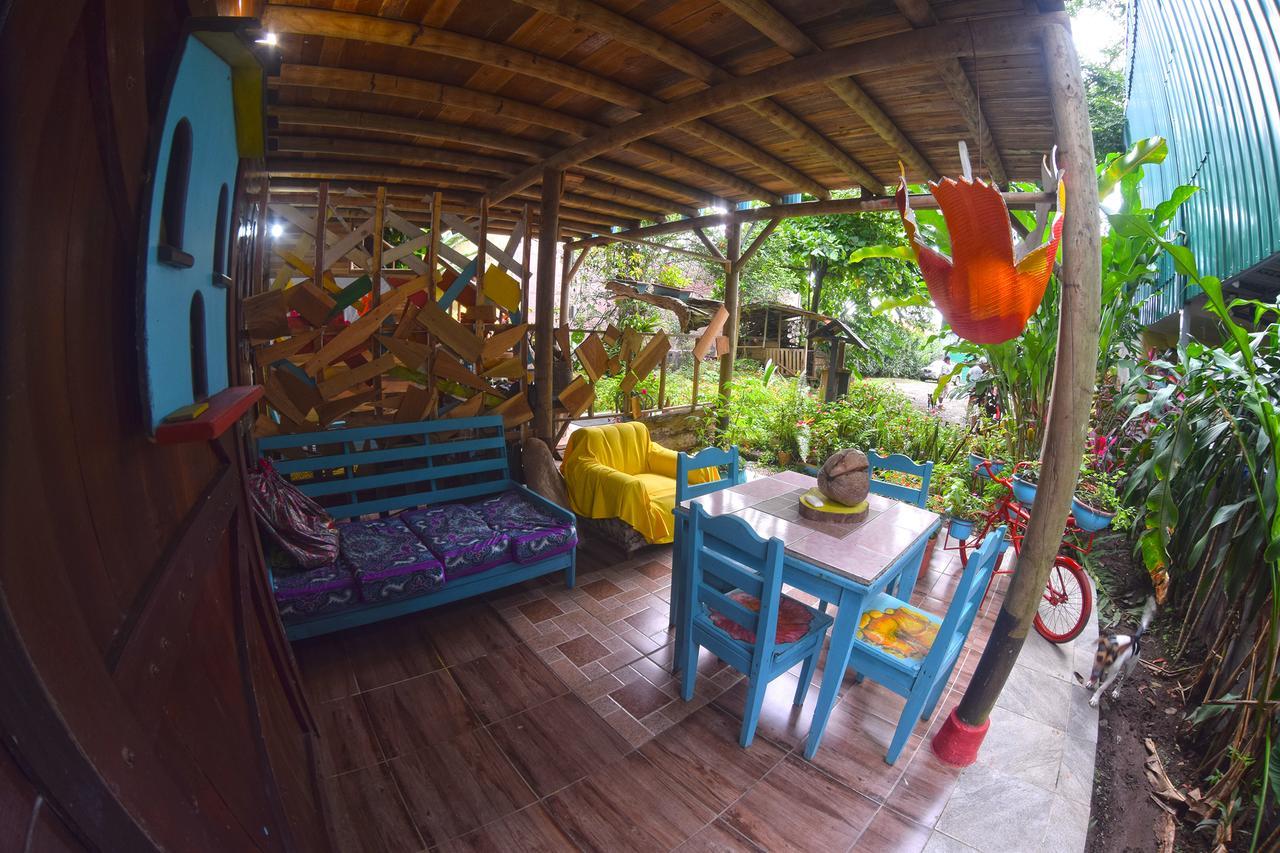 Wood House Hostel La Fortuna Eksteriør bilde