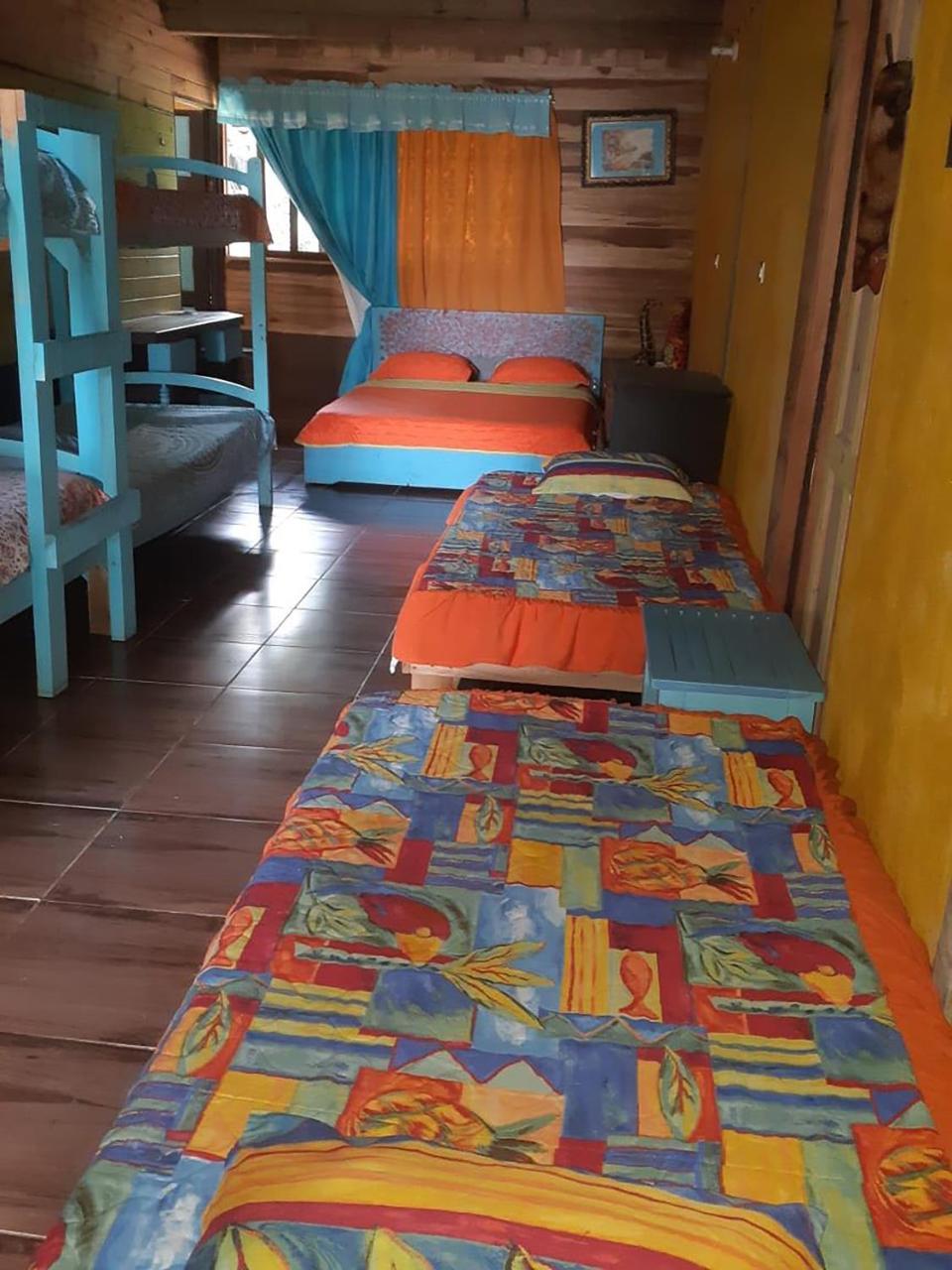 Wood House Hostel La Fortuna Eksteriør bilde