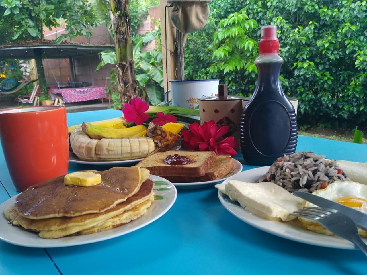 Wood House Hostel La Fortuna Eksteriør bilde